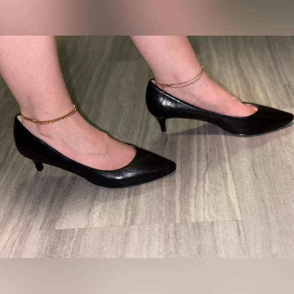 Black Nine West Pointed Toe Pumps - Picture 6 of 6
